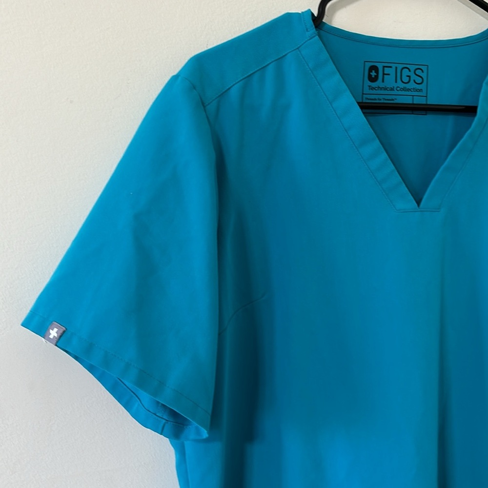 FIGS Scrub Casma Three-Pocket Scrub Top Teal Size Large - Picture 2 of 9